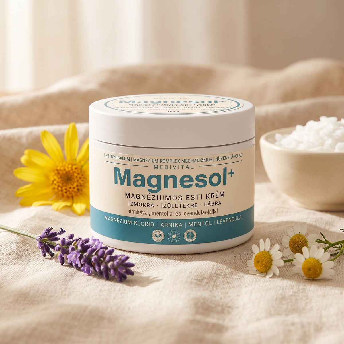 Magnesol+ tégely az ablak előtt lenvásznon, levendulával, kamillával, árnikával és magnézium-klorid pehellyel