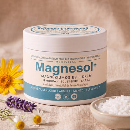 Magnesol+ tégely lenvásznon árnikavirággal, levendulával, kamillával és egy tál magnézium-klorid pehellyel